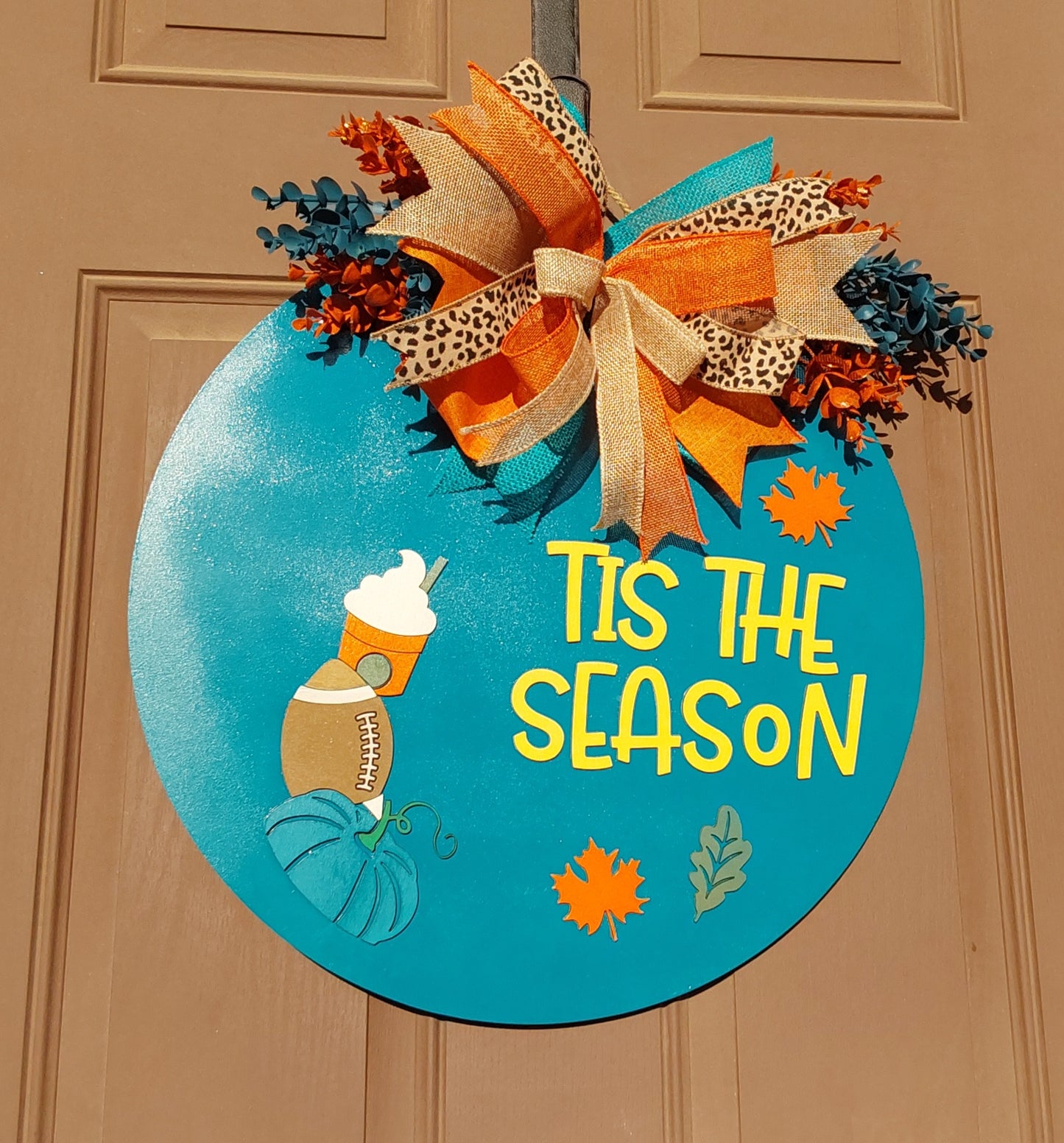 ’Tis the Season Door Hanger – Fall-Inspired Round with Coffee, Leaves & Leopard Bow